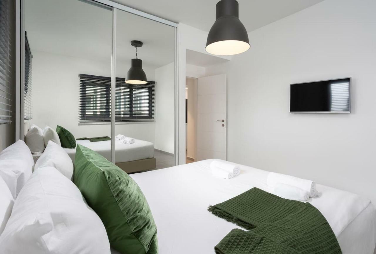 Spacious 3Br Penthouse With Jacuzzi On Rosthchild By Holyguest テル・アビブ エクステリア 写真