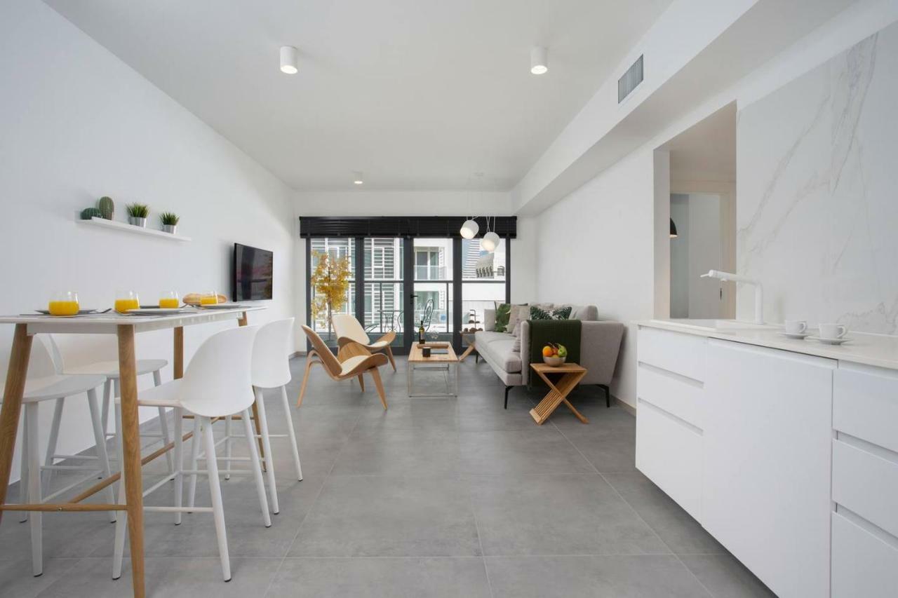 Spacious 3Br Penthouse With Jacuzzi On Rosthchild By Holyguest テル・アビブ エクステリア 写真