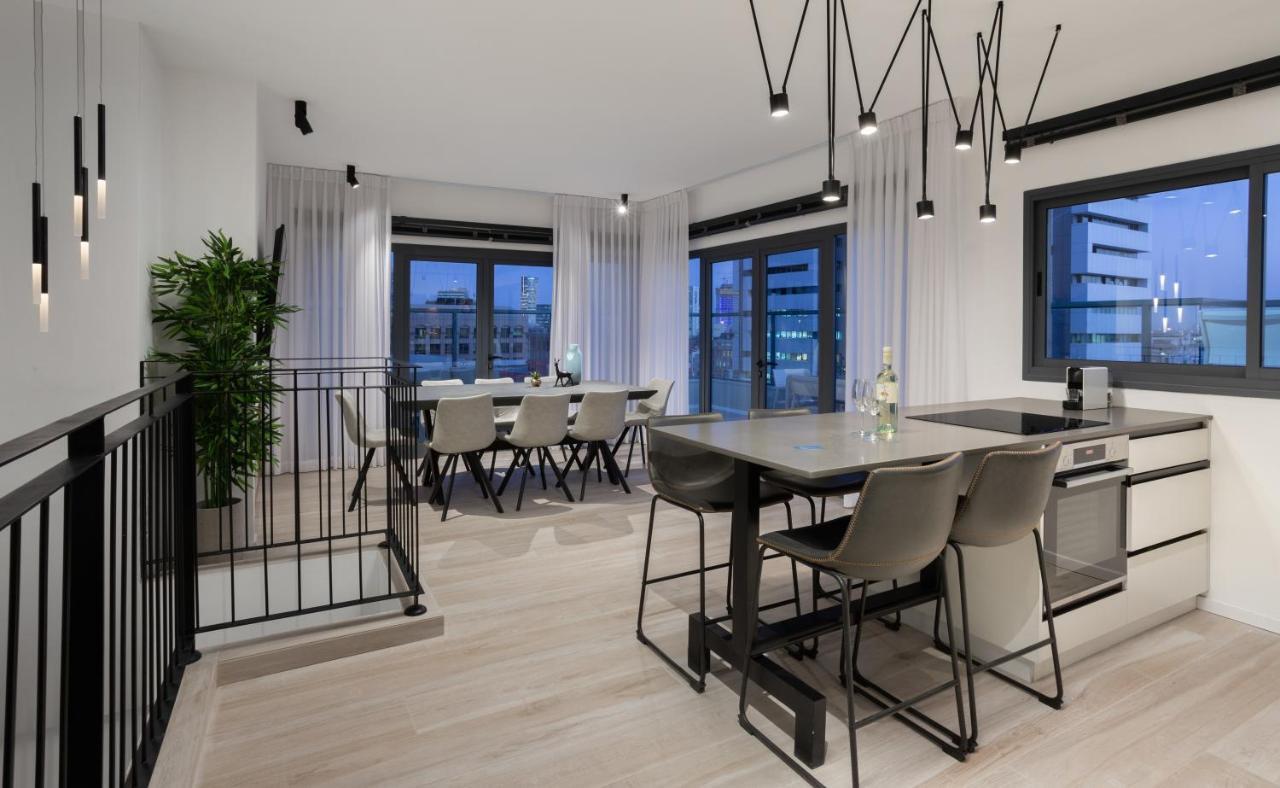 Spacious 3Br Penthouse With Jacuzzi On Rosthchild By Holyguest テル・アビブ エクステリア 写真