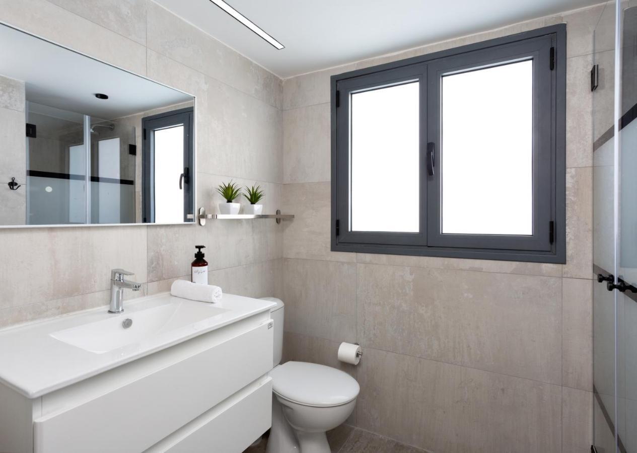 Spacious 3Br Penthouse With Jacuzzi On Rosthchild By Holyguest テル・アビブ エクステリア 写真